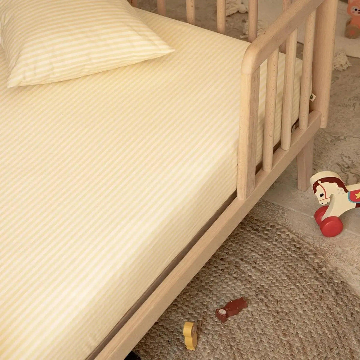 Drap-housse pour lit bébé en coton bio Kadolis - Rayé jaune