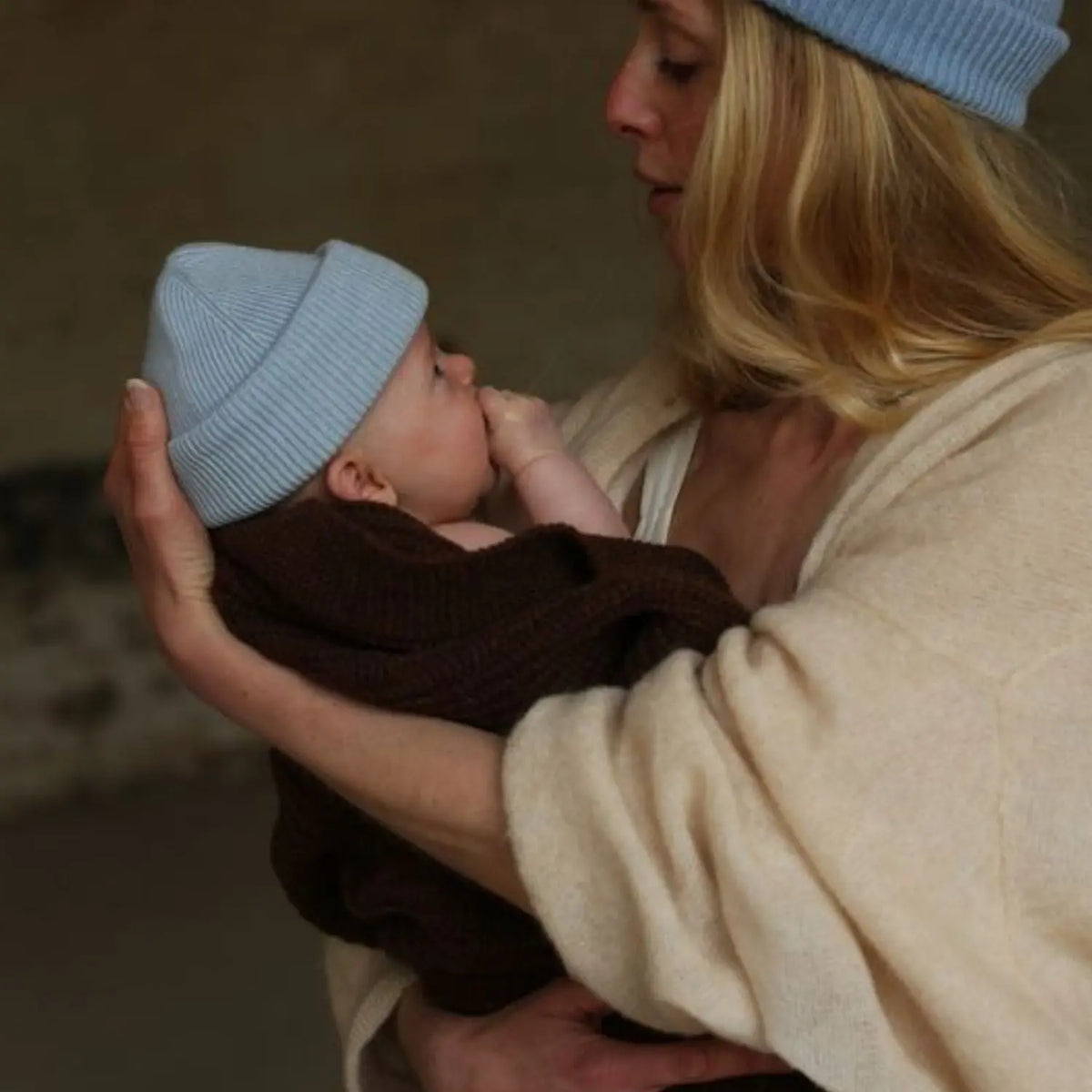 Bonnet naissance en laine mérinos Hvid – Bleu clair - Lilinappy