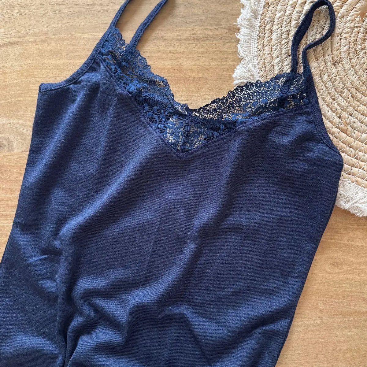 Débardeur femme laine mérinos et soie à dentelle Engel Natur – Bleu marine