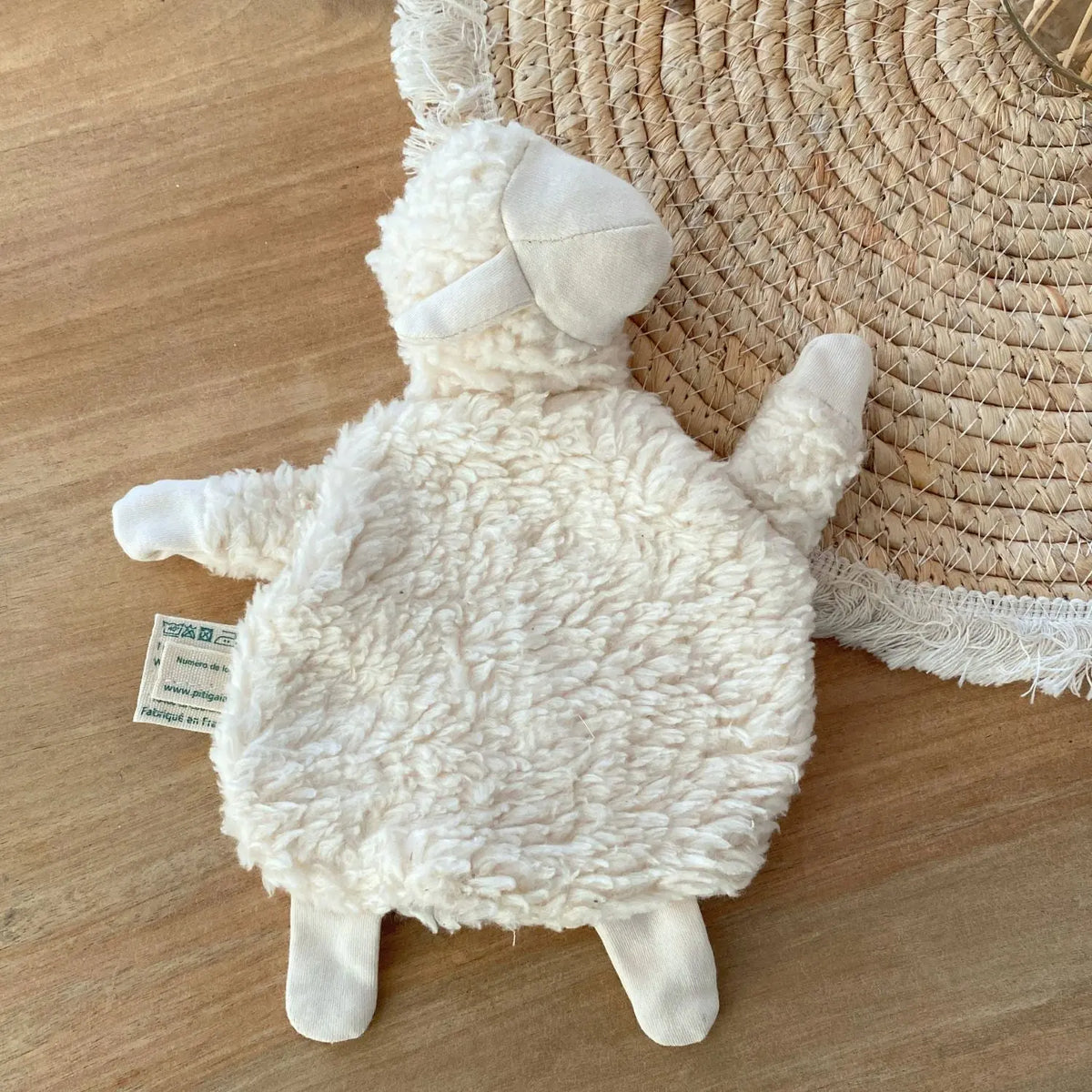 Doudou mouton en coton bio Pitigaïa
