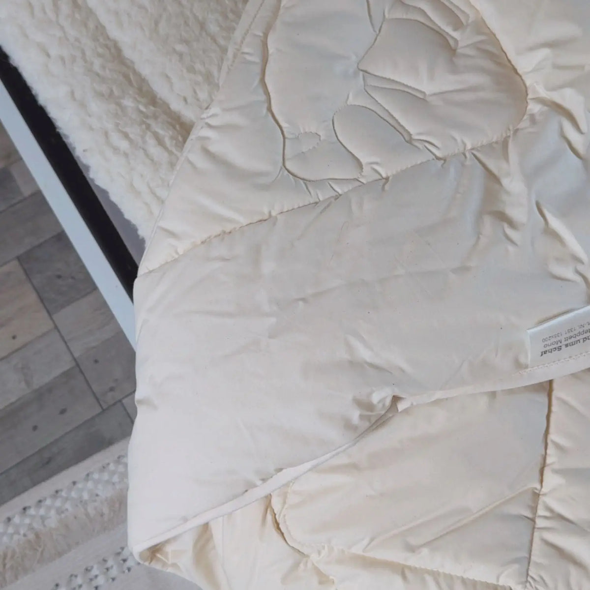 Couette matelassée MONO en laine de mouton bio Saling