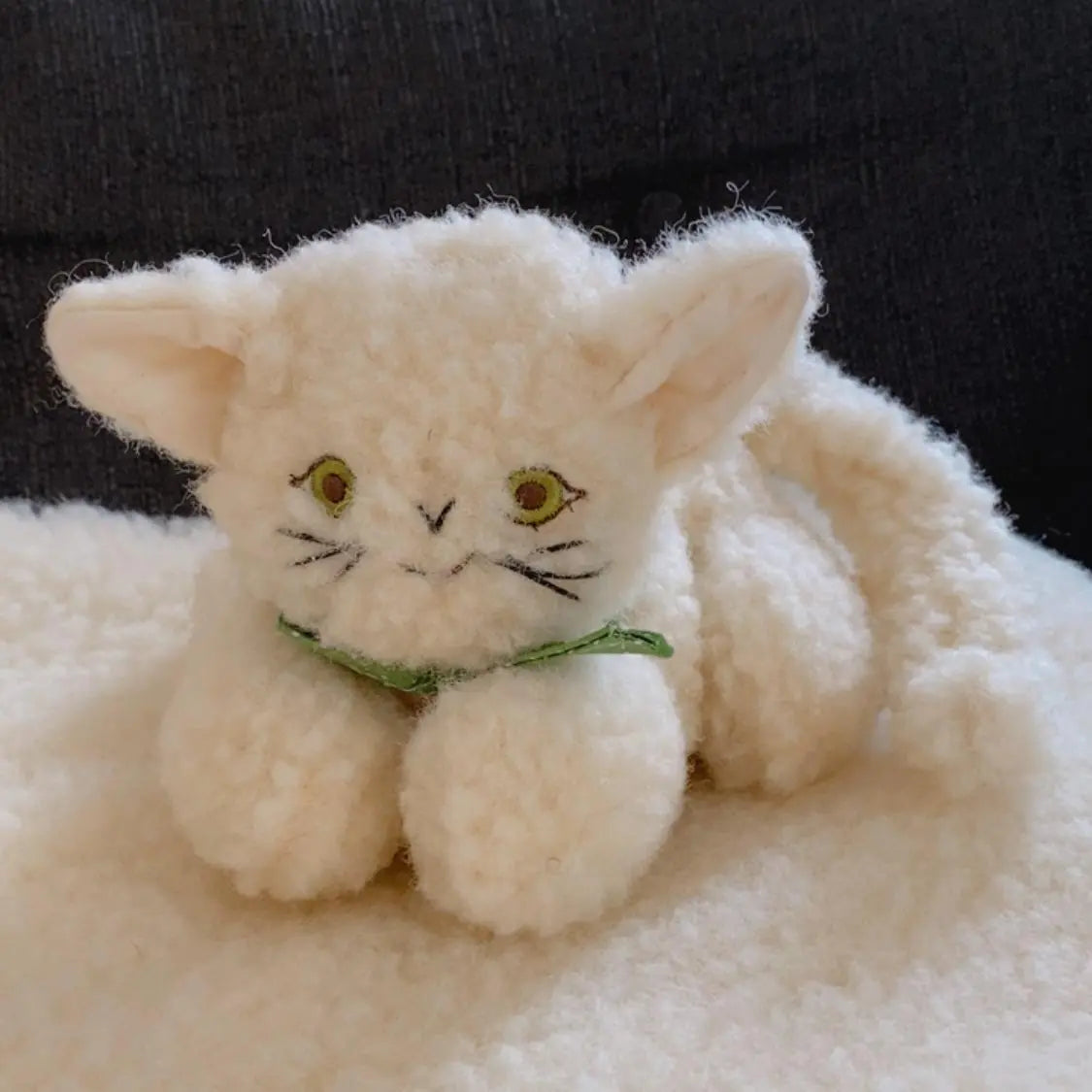 Peluche chat en laine vierge Sassoupi