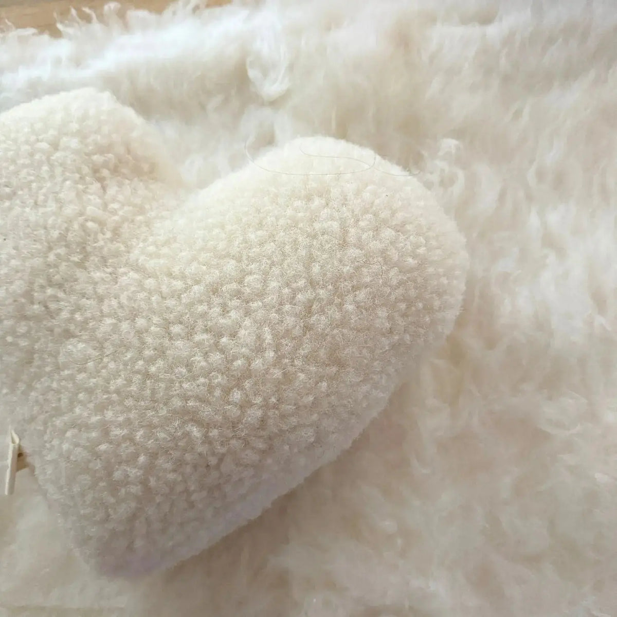 Coussin cœur en laine vierge Sassoupi