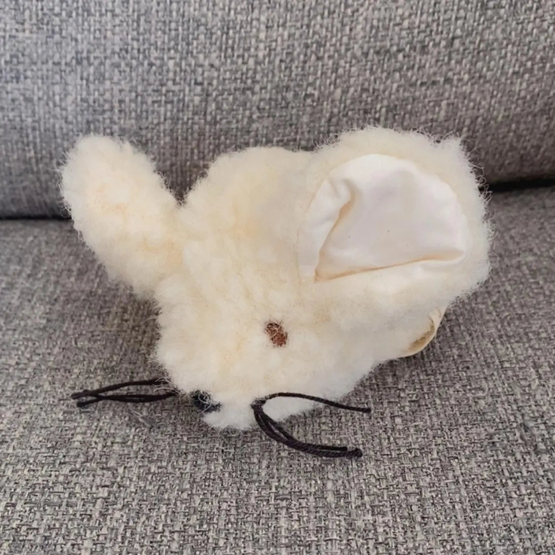 Petite souris en laine vierge Sassoupi