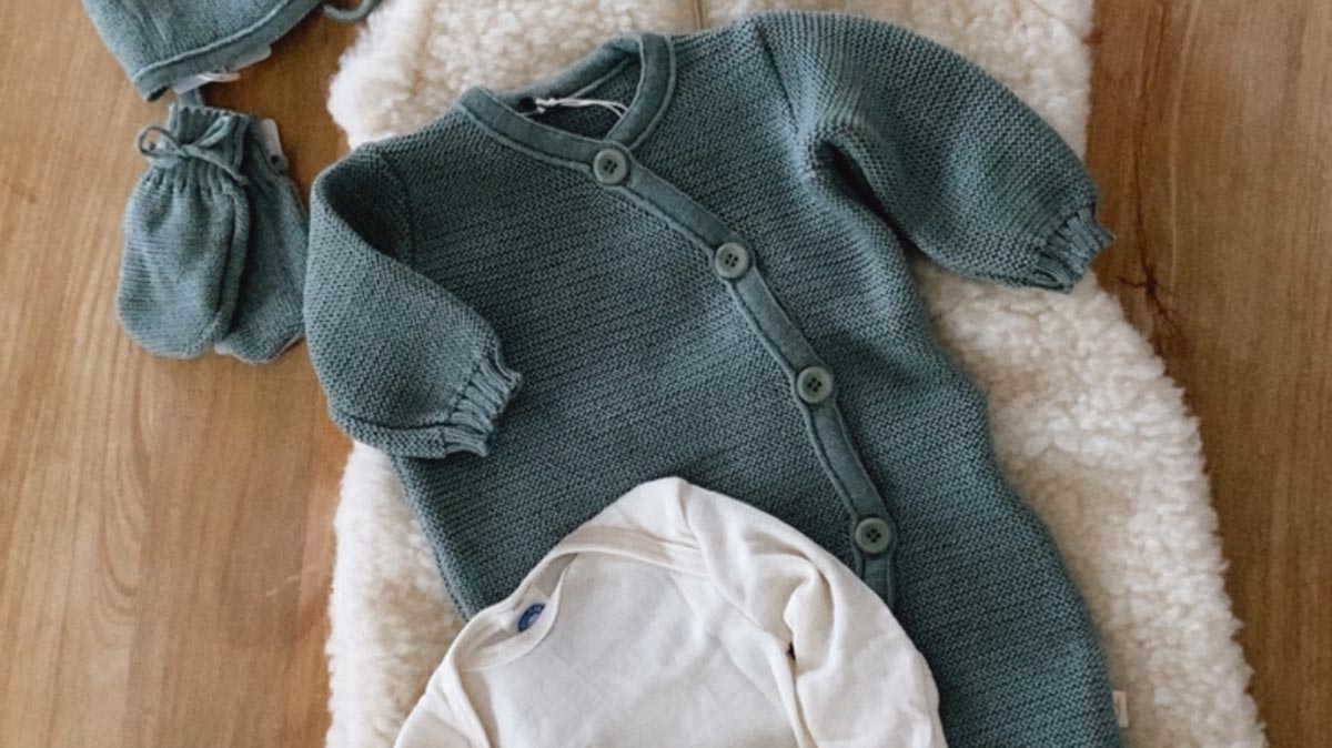 Vomi, pipi, caca : comment entretenir les vêtements en laine de bébé Lilinappy