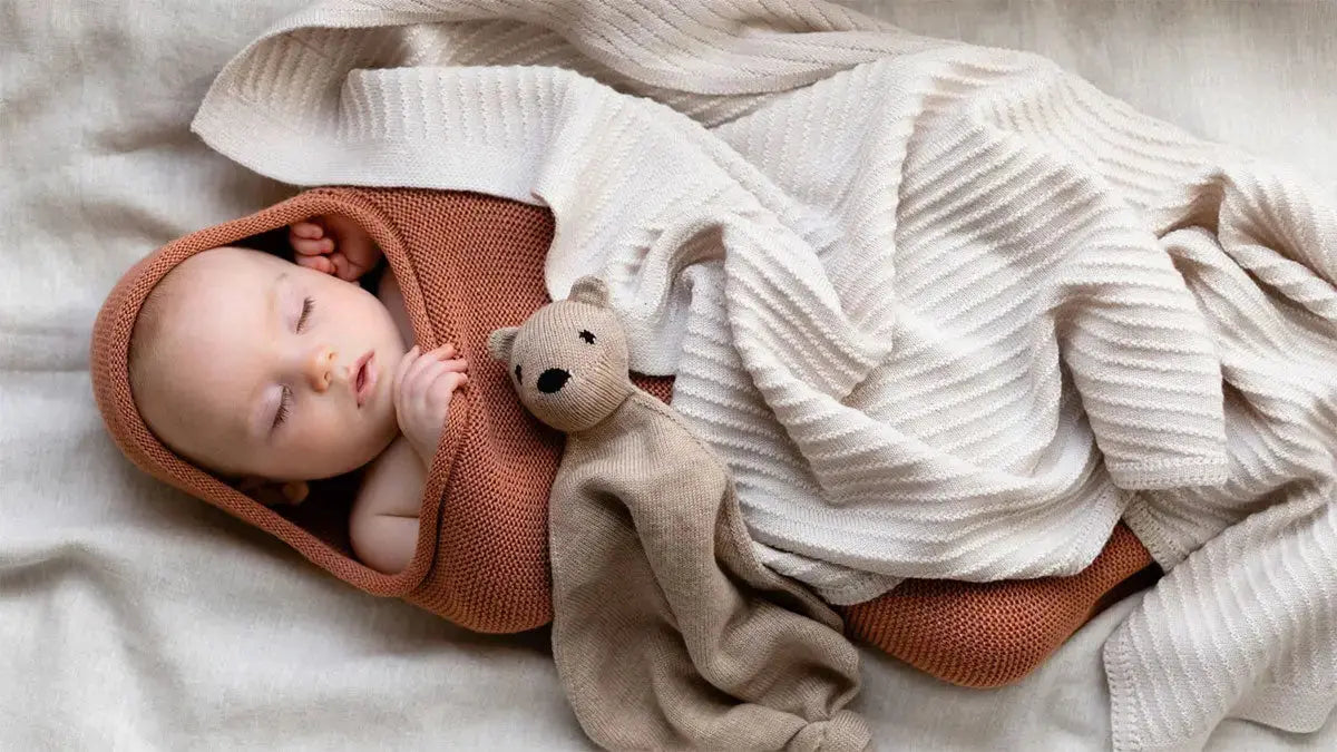 cocon en laine emmaillotage bébé