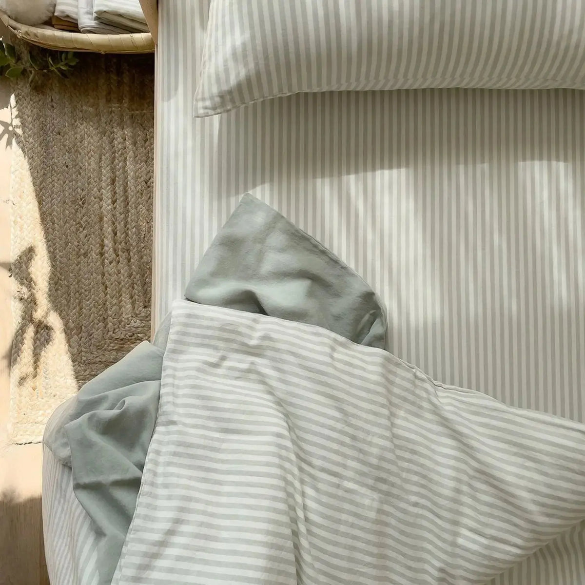 Drap-housse pour lit bébé en coton bio  Kadolis - Rayé Tilleul 