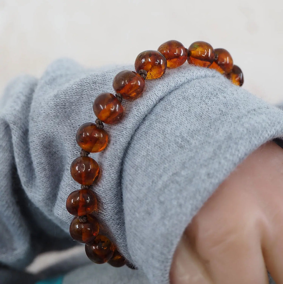 Bracelet d'ambre pour bébé - Cognac 