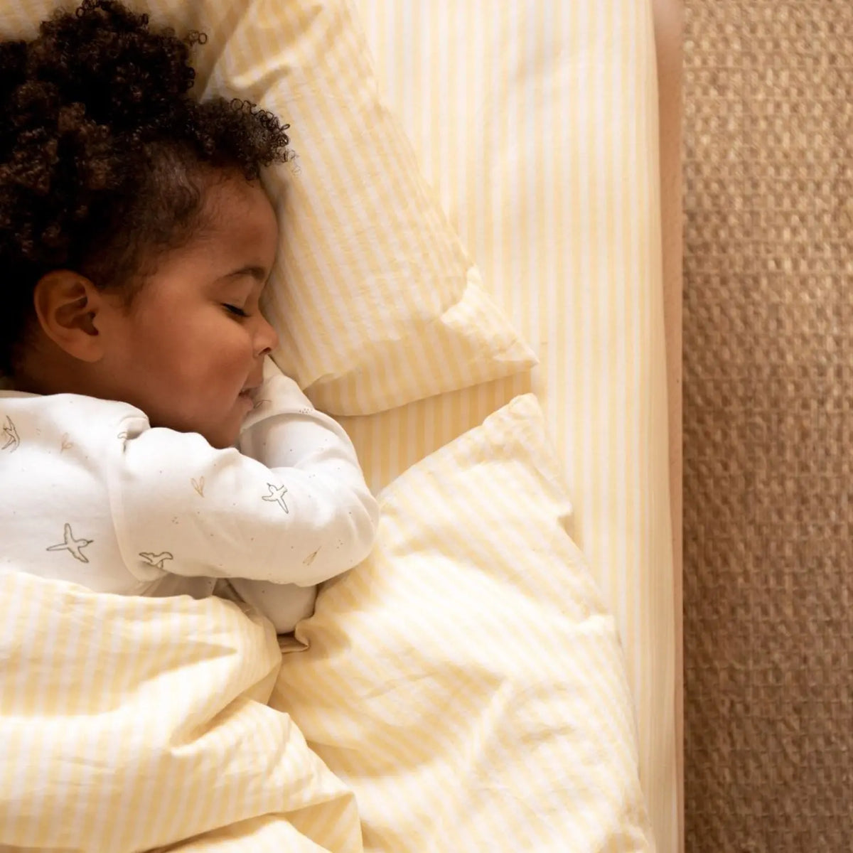 Drap housse coton bio Kadolis pour lit enfant  - Rayures jaunes