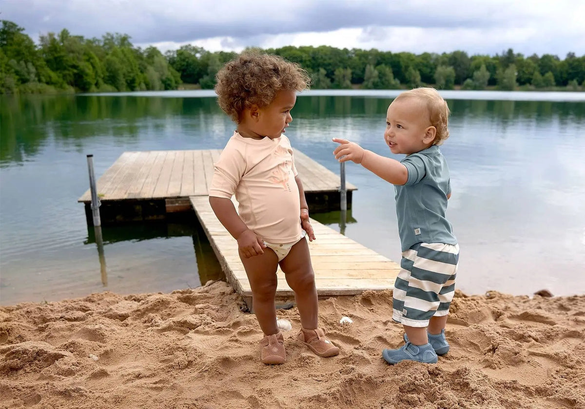 Short de bain bébé Lässig Rayé bleu avec tee-shirt anti-UV