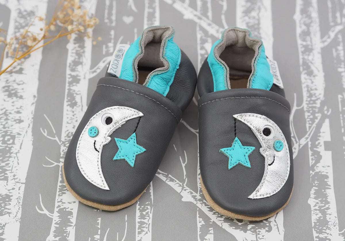 Chaussons en cuir Lookidz Lune fond gris 0-6 mois - Lilinappy