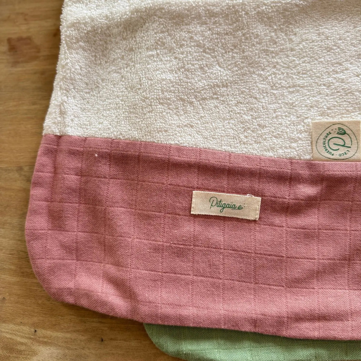 Bavoir élastiqué Pitigaïa en coton bio 