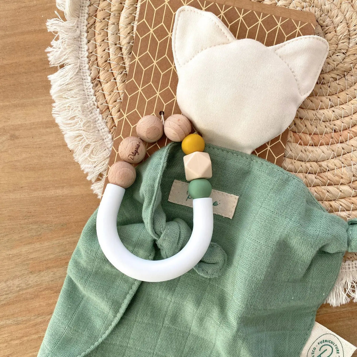 Coffret cadeau naissance doudou coton bio Pitigaia - Vert 