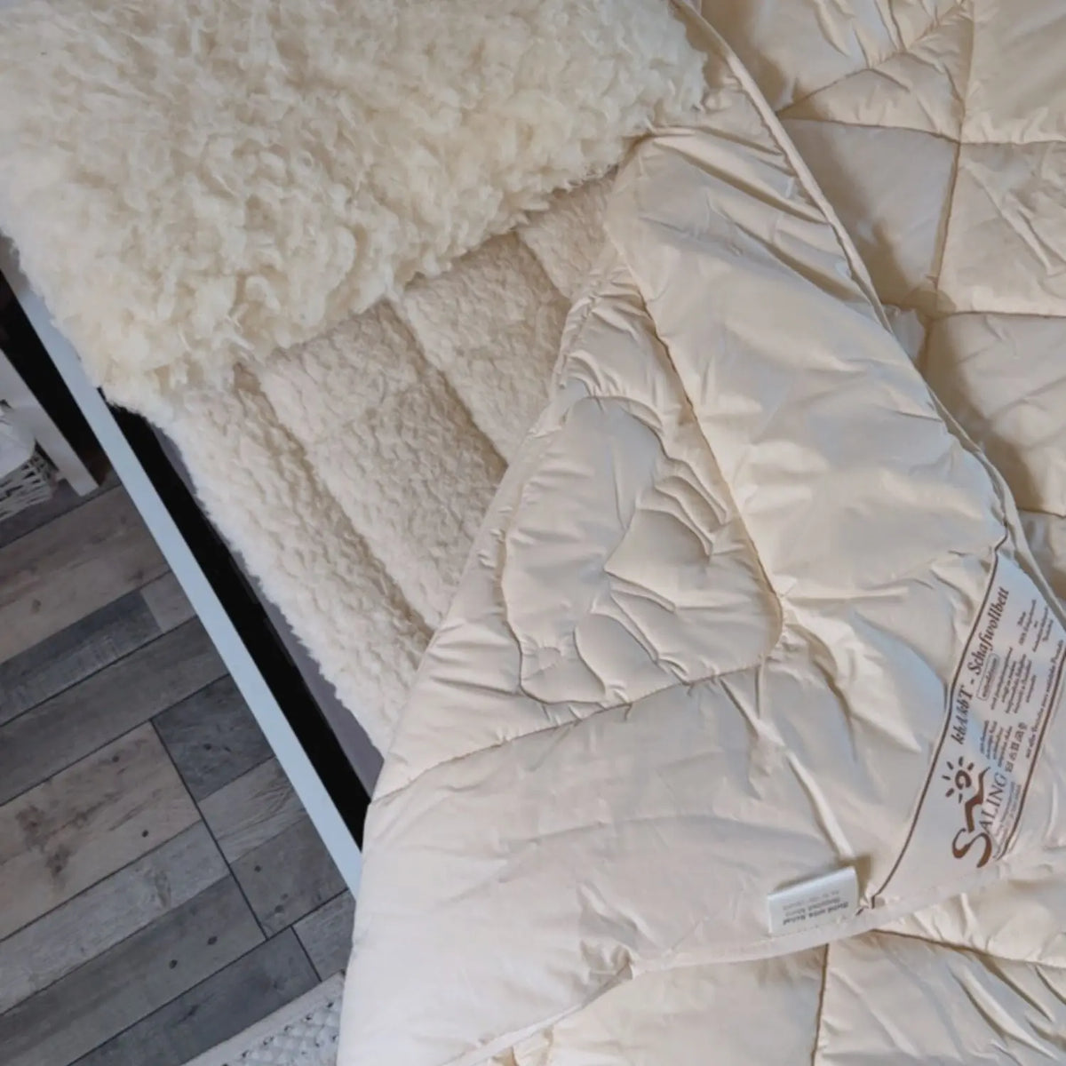 Couette matelassée MONO en laine de mouton bio Saling 
