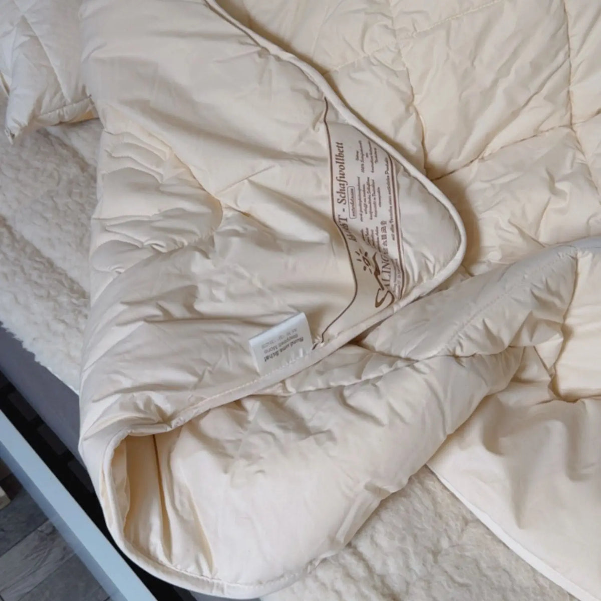 Couette matelassée MONO en laine de mouton bio Saling 