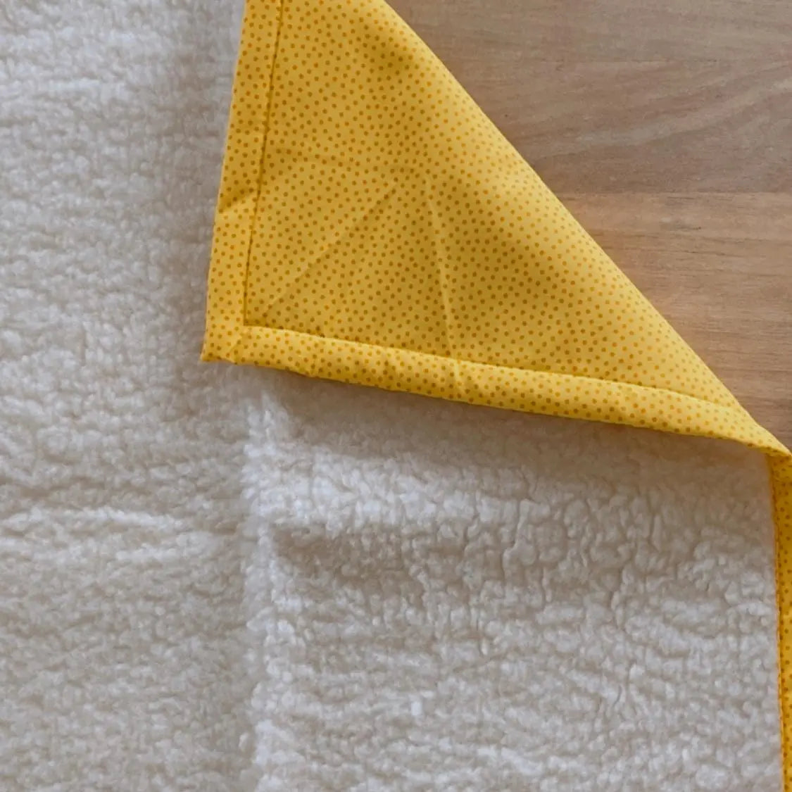 Tapis de jeu bébé en laine & coton bio Saling - Jaune - Lilinappy