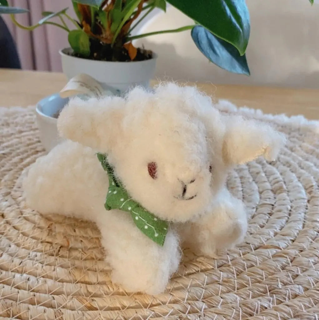 Petit doudou mouton en laine vierge Sassoupi 