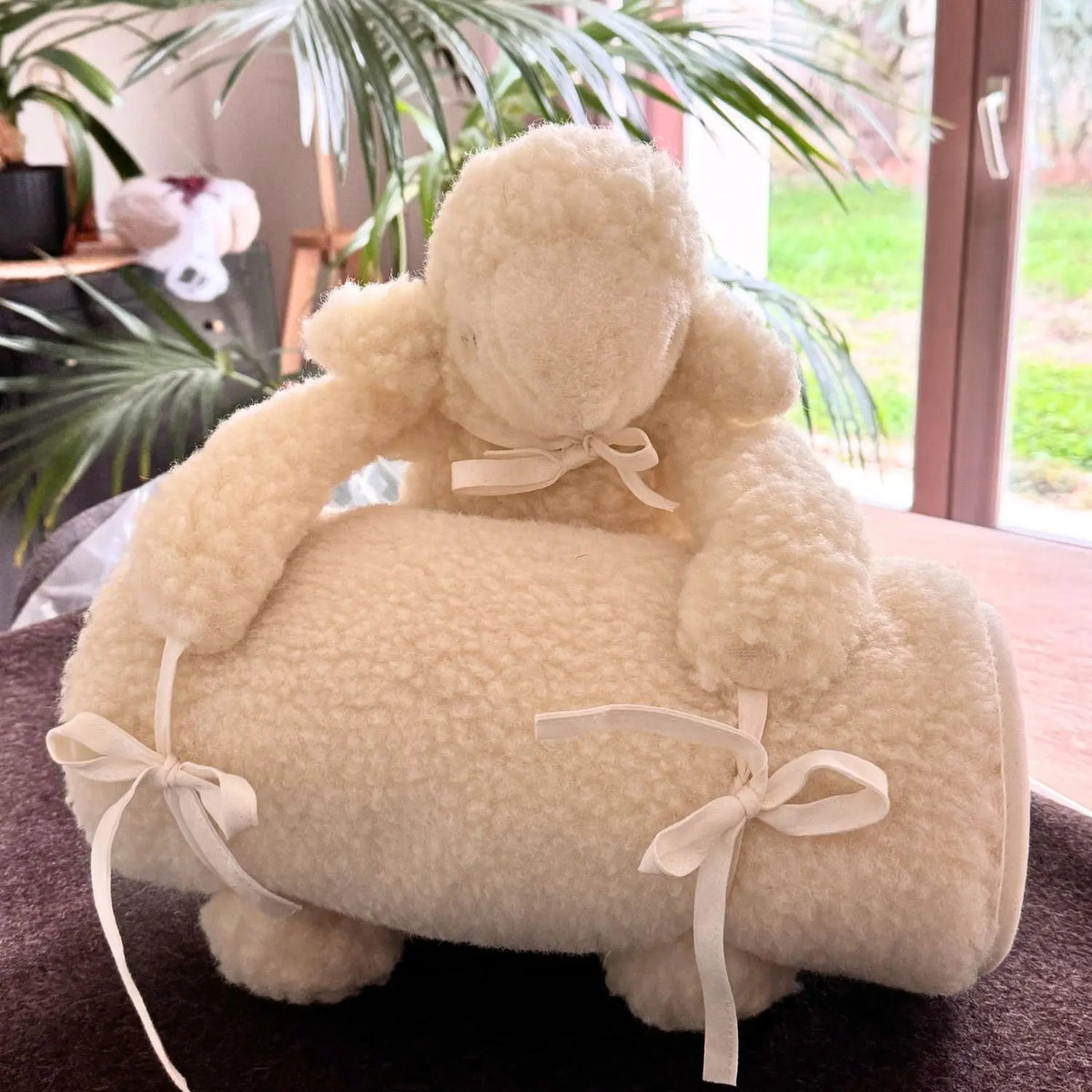 Doudou mouton avec couverture en laine Sassoupi - Naturel