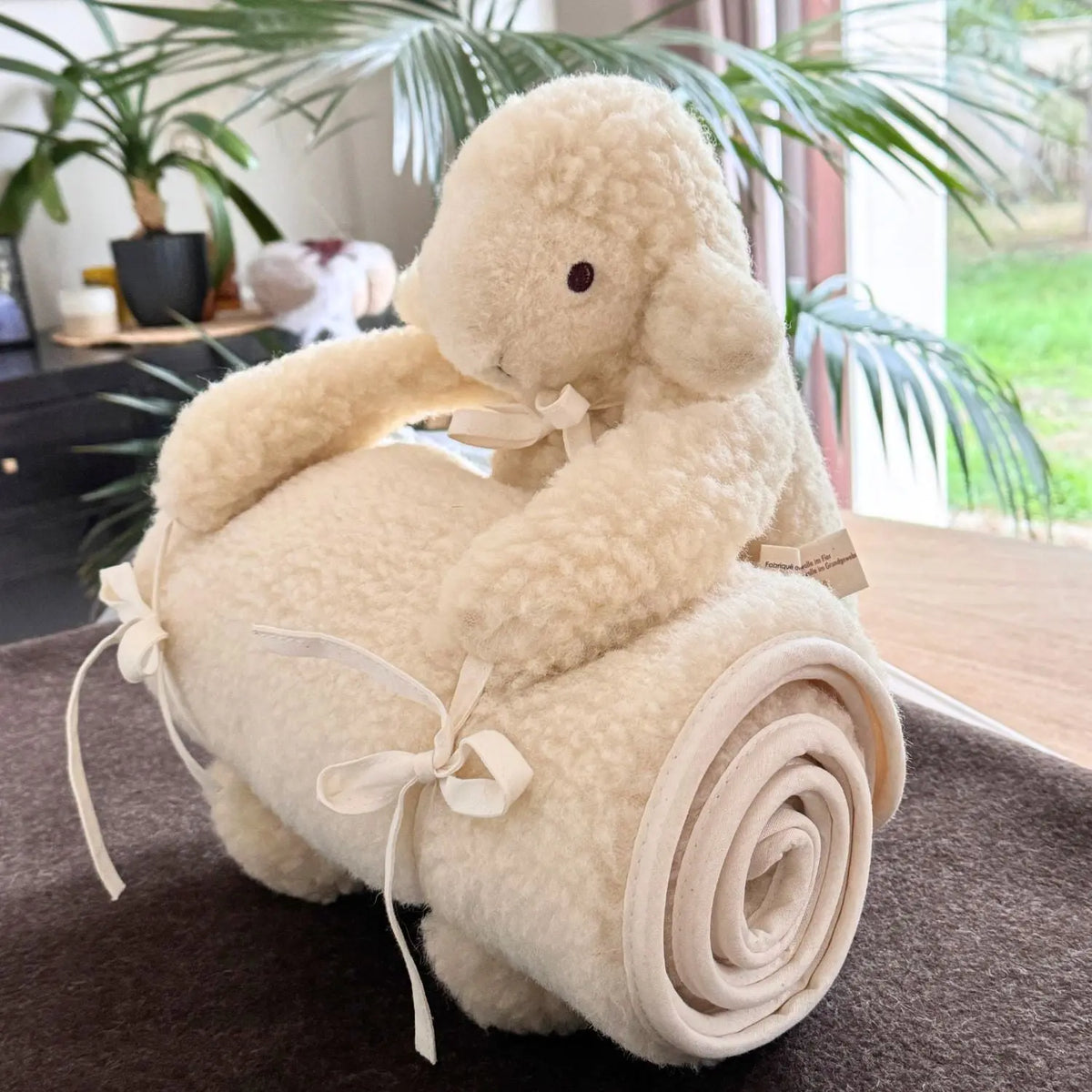 Doudou mouton avec couverture en laine Sassoupi - Naturel