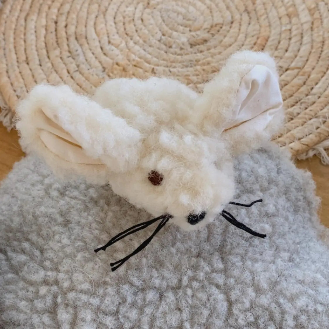 Petite souris en laine vierge Sassoupi
