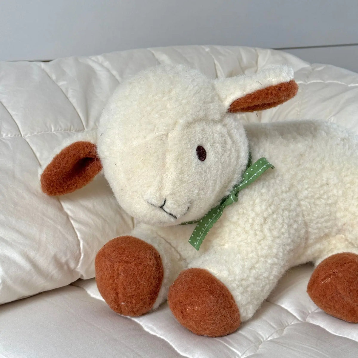 Grand mouton Sassoupi en laine vierge 